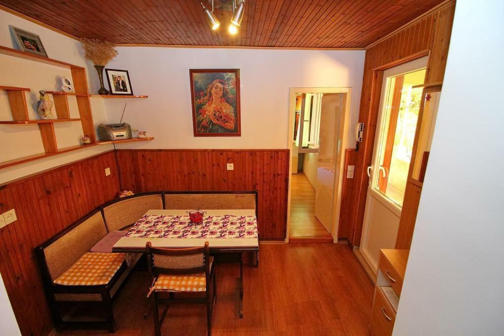 Apartmans And Rooms Dunjini Dvori Đảo Korčula Ngoại thất bức ảnh